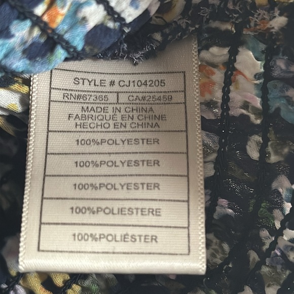 Cupcakes and Cashmere Smocked Royce Top EUC - Picture 5 of 8